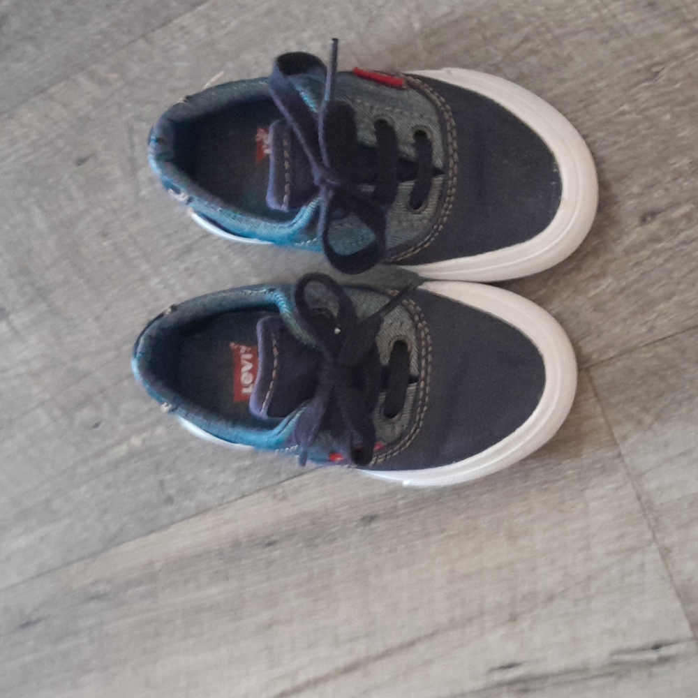 Baby boy size 6  LEVI'S tennis shoes